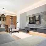 Onia Luxury